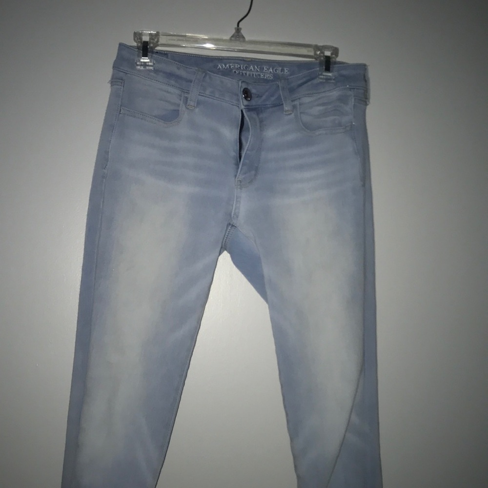 AMERICAN EAGLE light wash jeggings